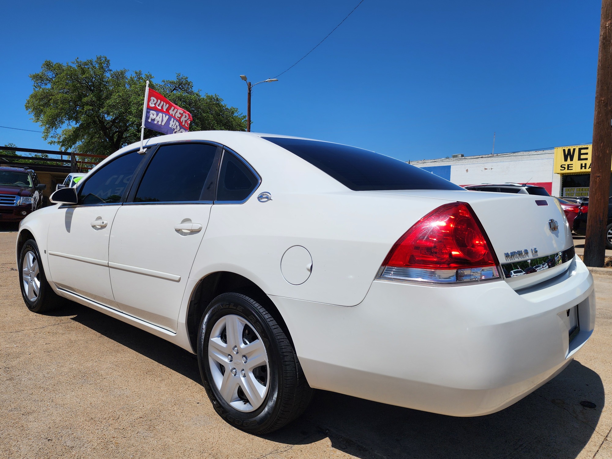 2006 WHITE Chevrolet Impala (2G1WB58K069) , located at 2660 S.Garland Avenue, Garland, TX, 75041, (469) 298-3118, 32.885551, -96.655602 - Photo #5